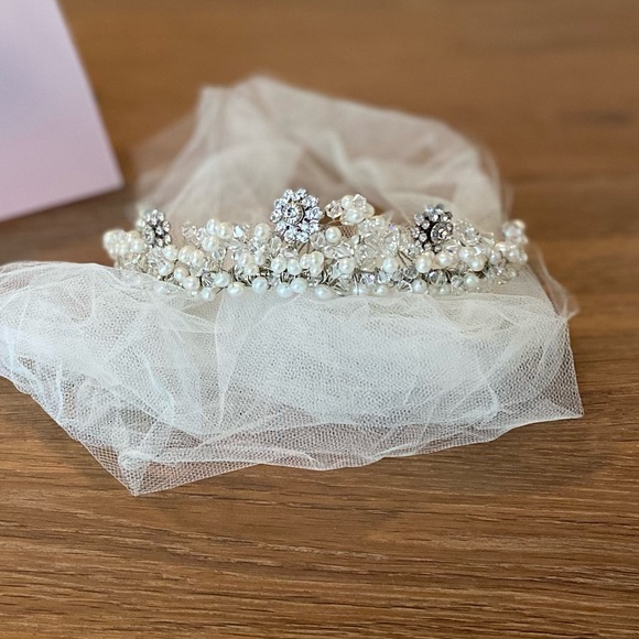 Custom tiara by local designer - Picture 2 of 7